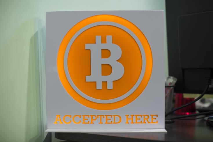 Την αγορά bitcoin μέσω πιστωτικών καρτών απαγόρευσαν τράπεζες σε Βρετανία και ΗΠΑ 